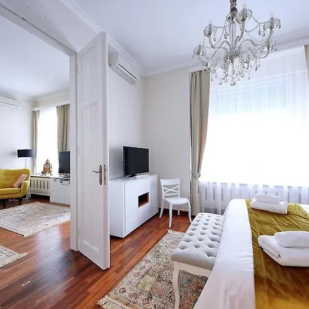 Deco Quarter *