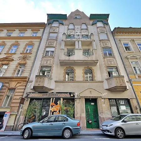 Deco Quarter Apartment